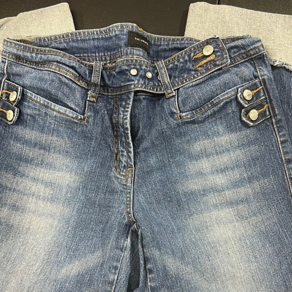 450.  The Limited women’s Blue cuffed Cropped Jeans size 6